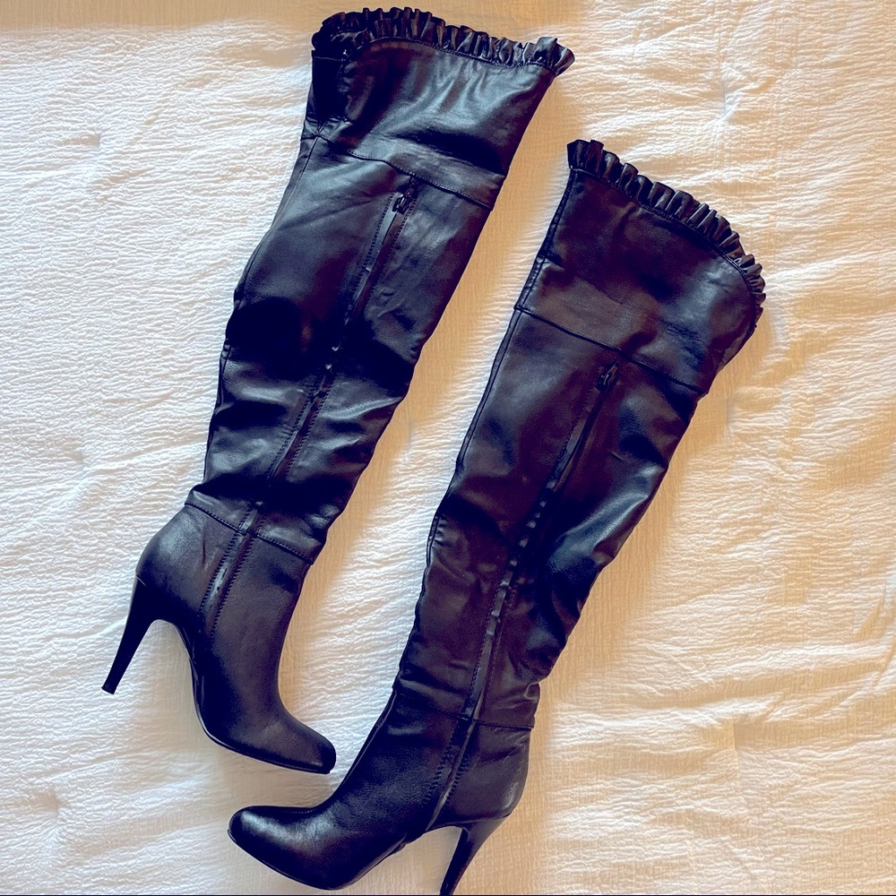 R2 Over the knee ruffle heel boot size 10 comes with box